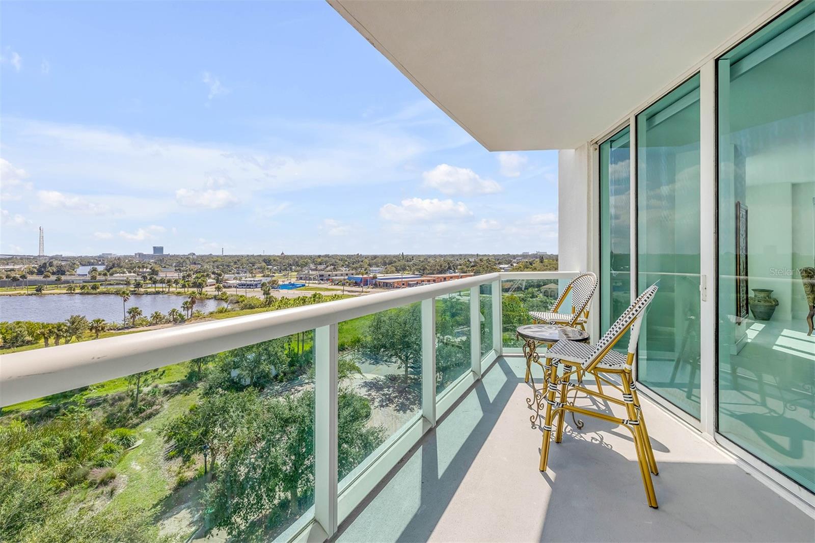 Image 10 of 89 For 231 Riverside Drive 709-1