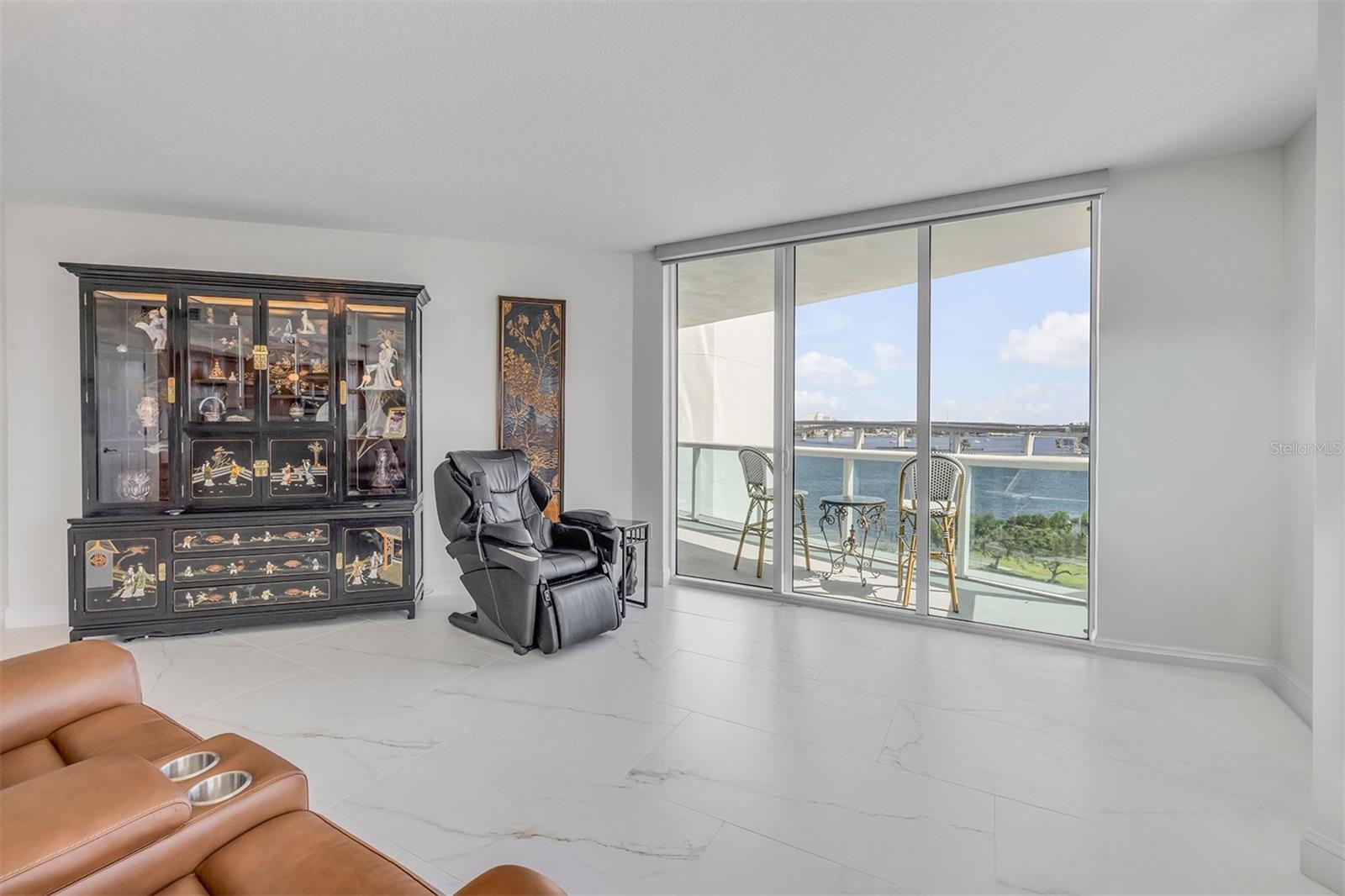 Image 12 of 89 For 231 Riverside Drive 709-1