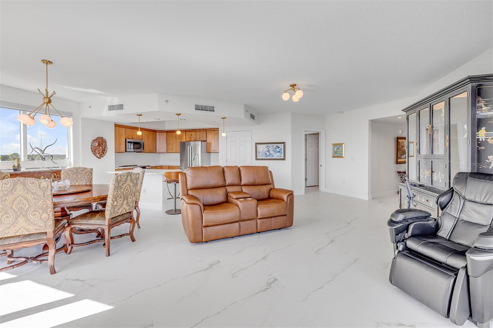 Image 13 of 89 For 231 Riverside Drive 709-1