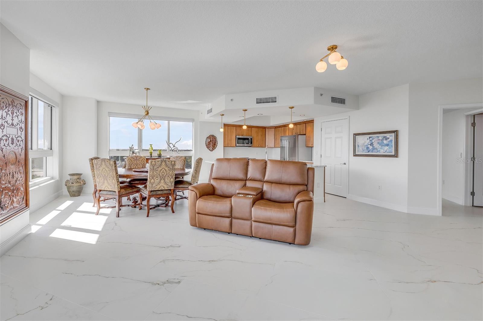 Image 14 of 89 For 231 Riverside Drive 709-1