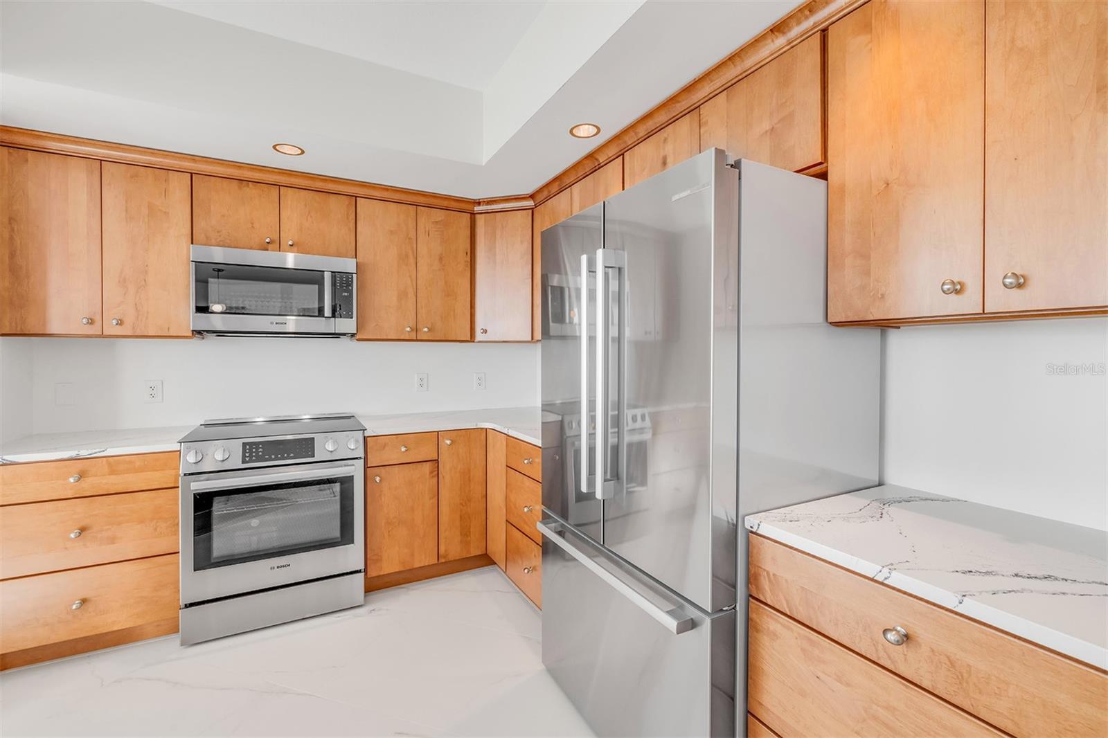 Image 16 of 89 For 231 Riverside Drive 709-1