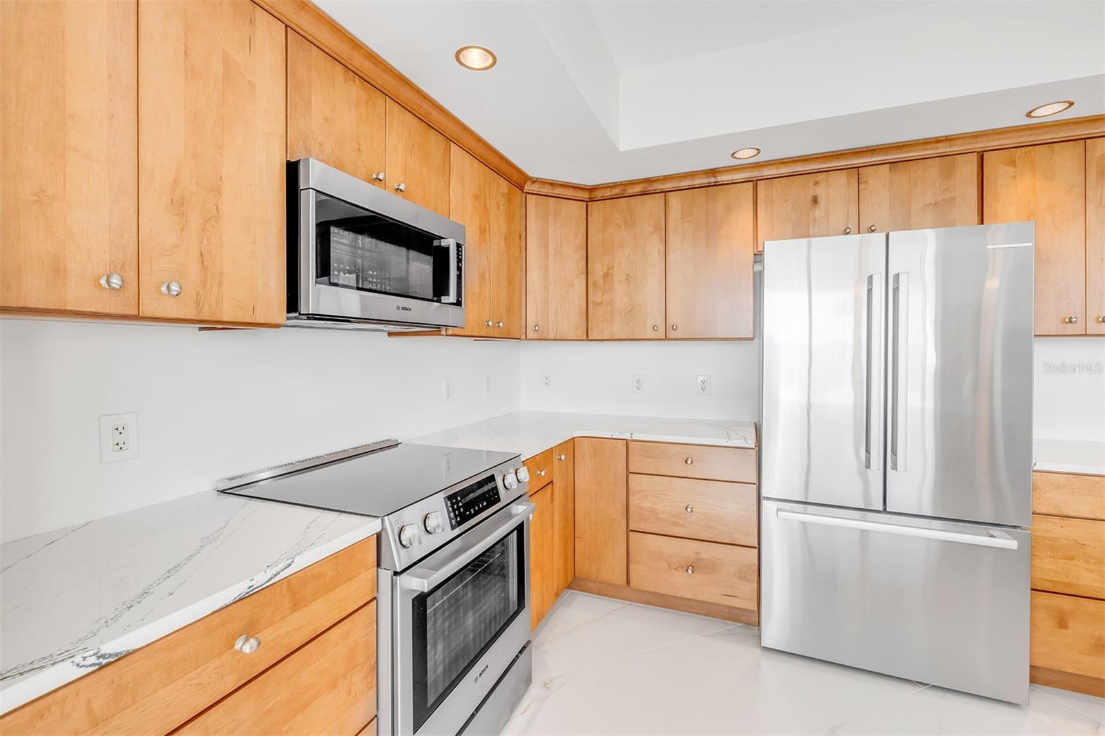 Image 17 of 89 For 231 Riverside Drive 709-1