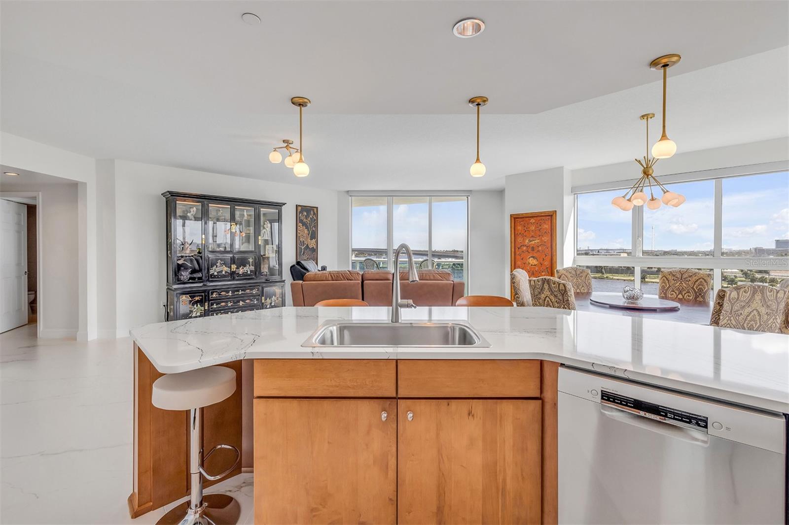 Image 19 of 89 For 231 Riverside Drive 709-1