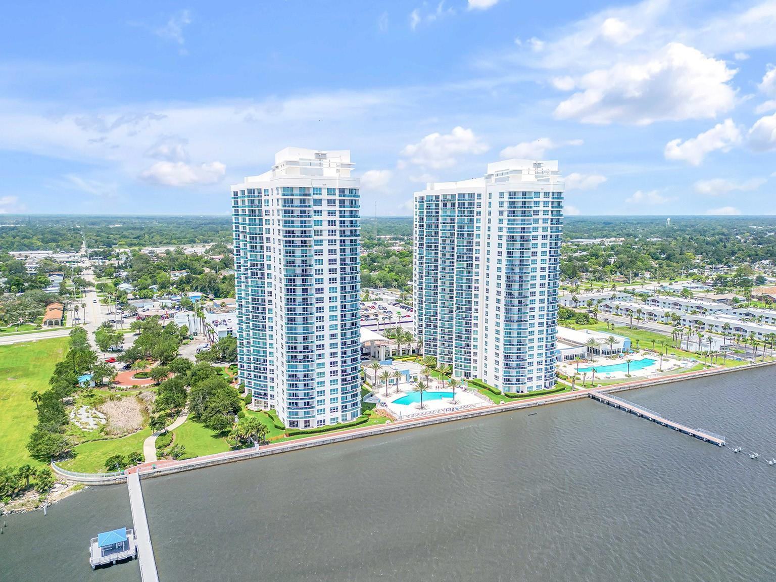 Image 2 of 89 For 231 Riverside Drive 709-1