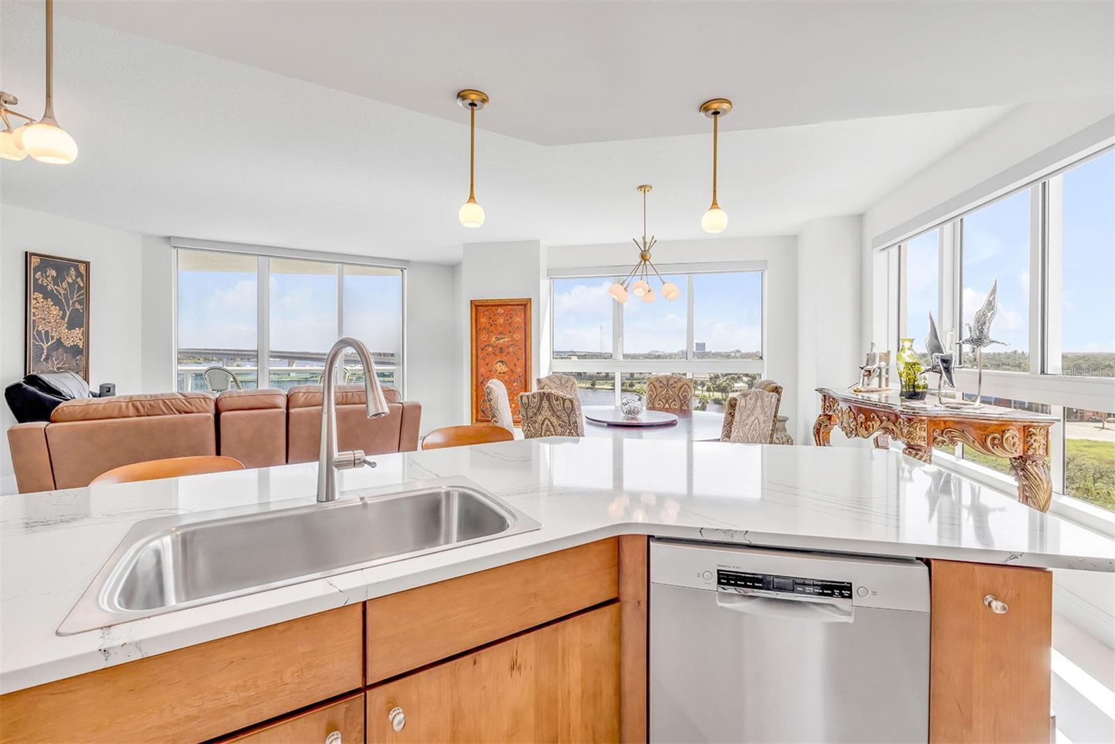 Image 20 of 89 For 231 Riverside Drive 709-1