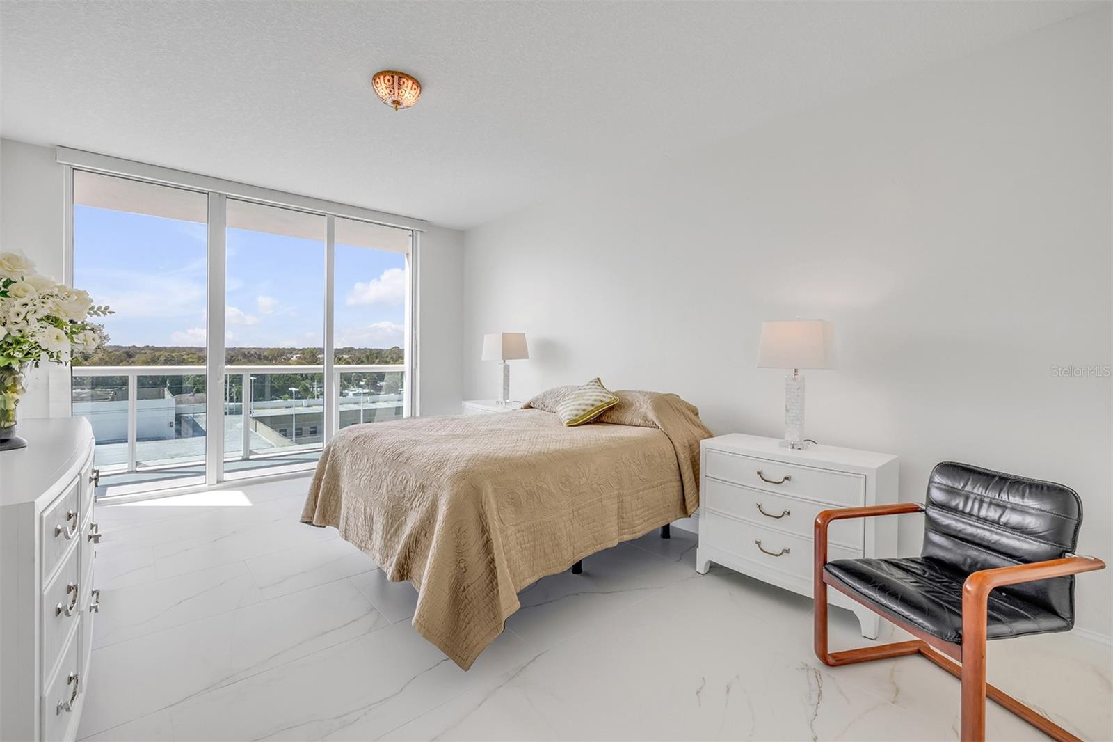 Image 28 of 89 For 231 Riverside Drive 709-1