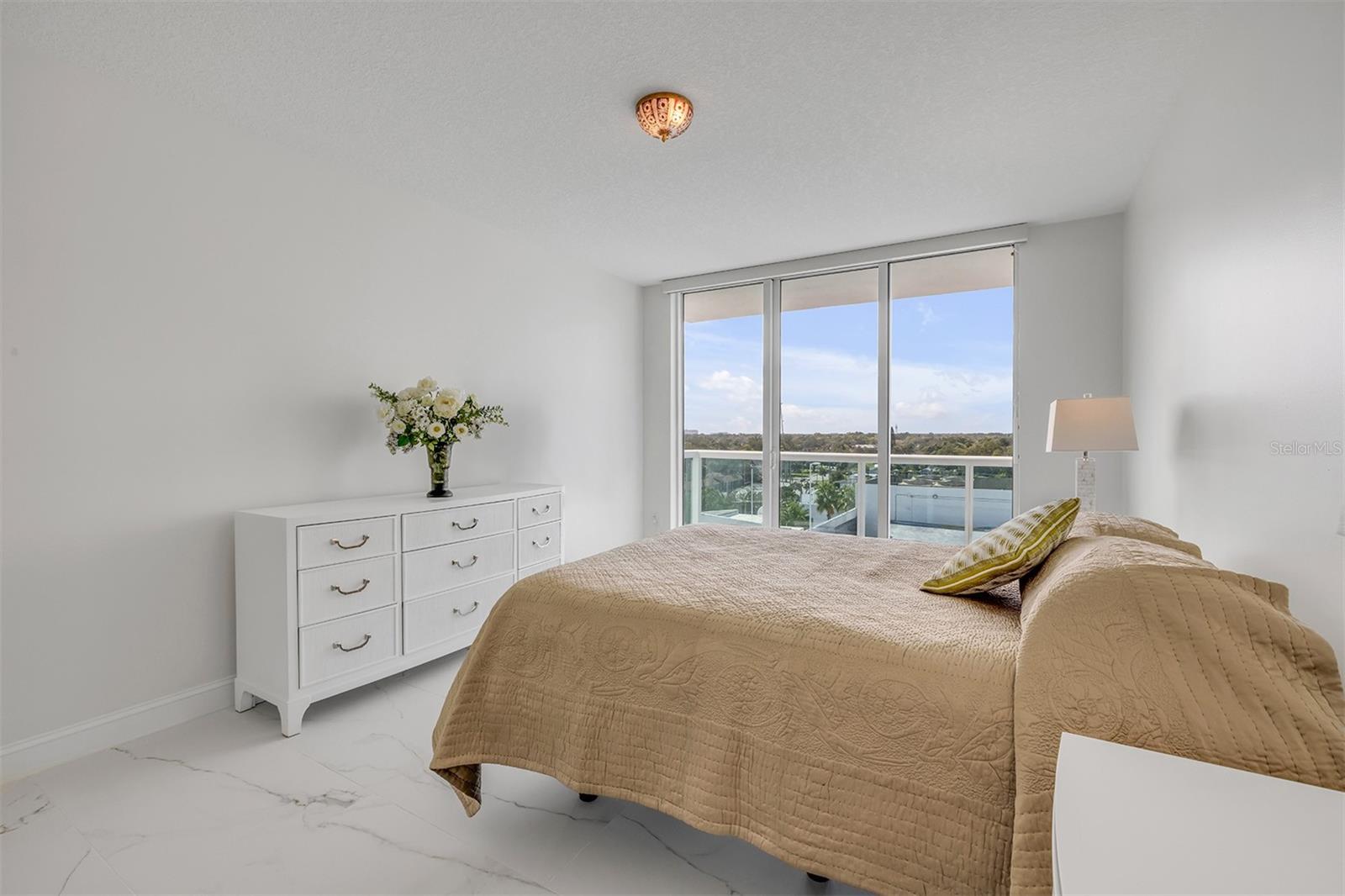 Image 30 of 89 For 231 Riverside Drive 709-1