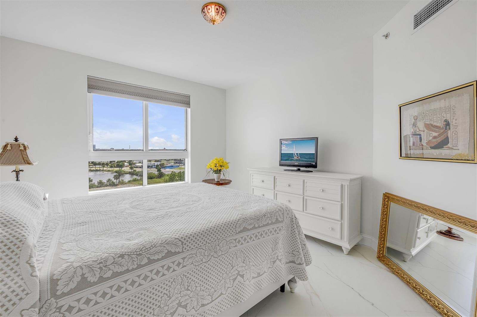 Image 42 of 89 For 231 Riverside Drive 709-1
