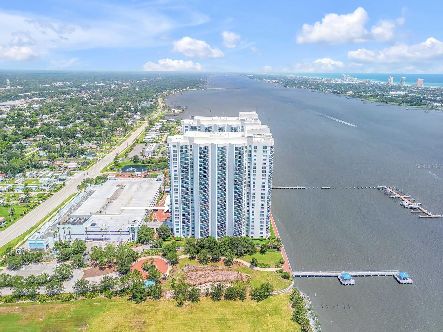 Image 46 of 89 For 231 Riverside Drive 709-1