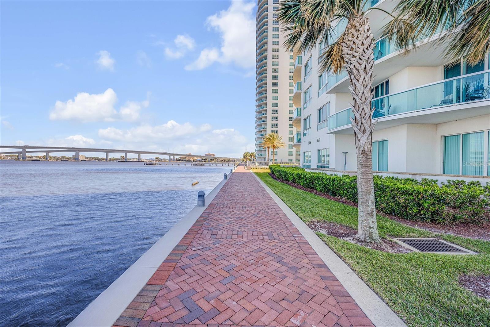 Image 83 of 89 For 231 Riverside Drive 709-1