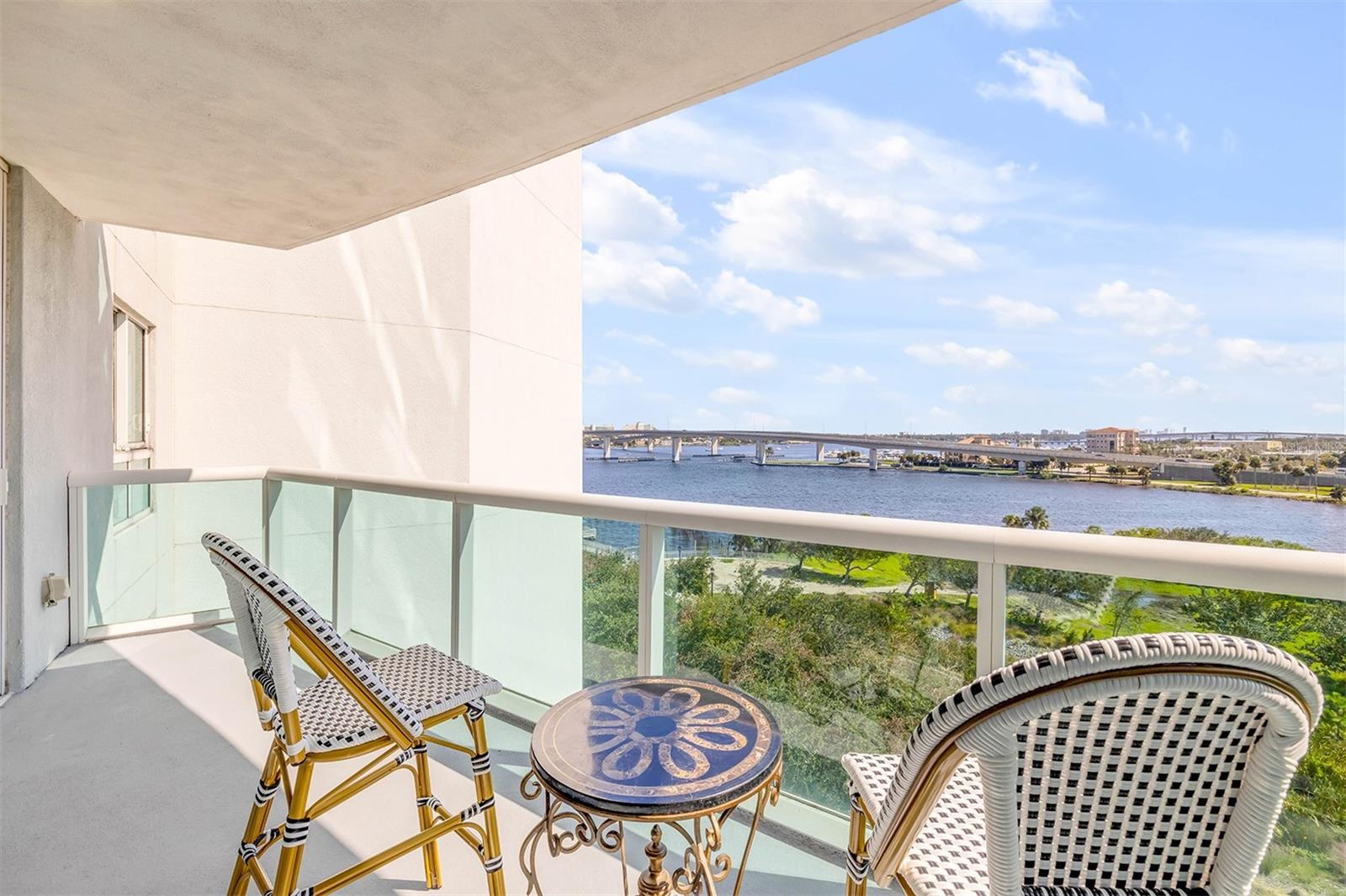 Image 9 of 89 For 231 Riverside Drive 709-1