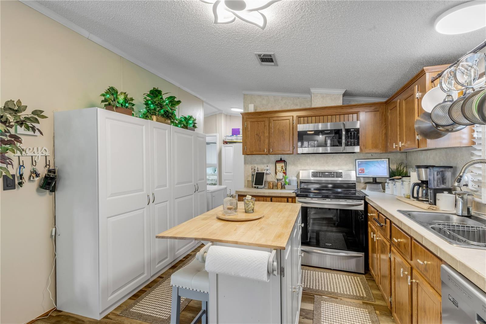 Image 21 of 80 For 2201 Ridgewood Avenue 28