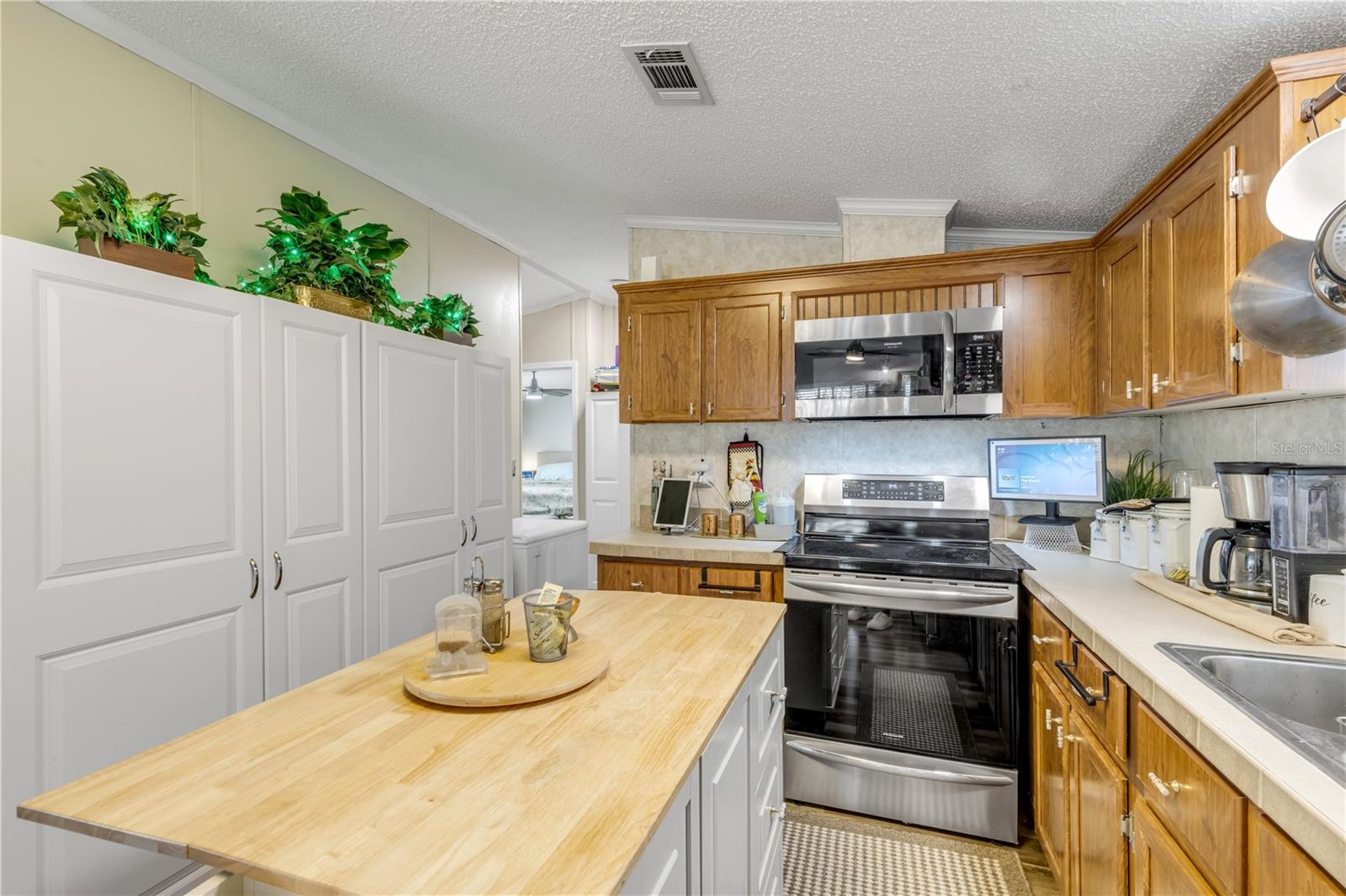 Image 22 of 80 For 2201 Ridgewood Avenue 28