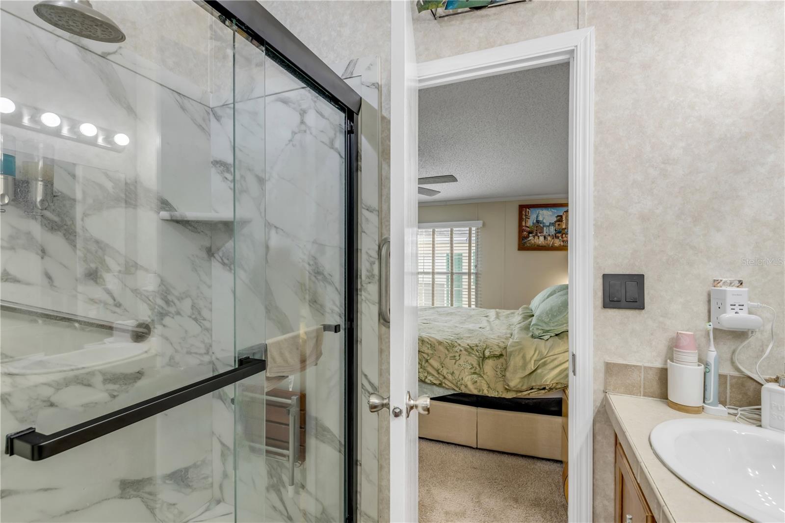 Image 32 of 80 For 2201 Ridgewood Avenue 28