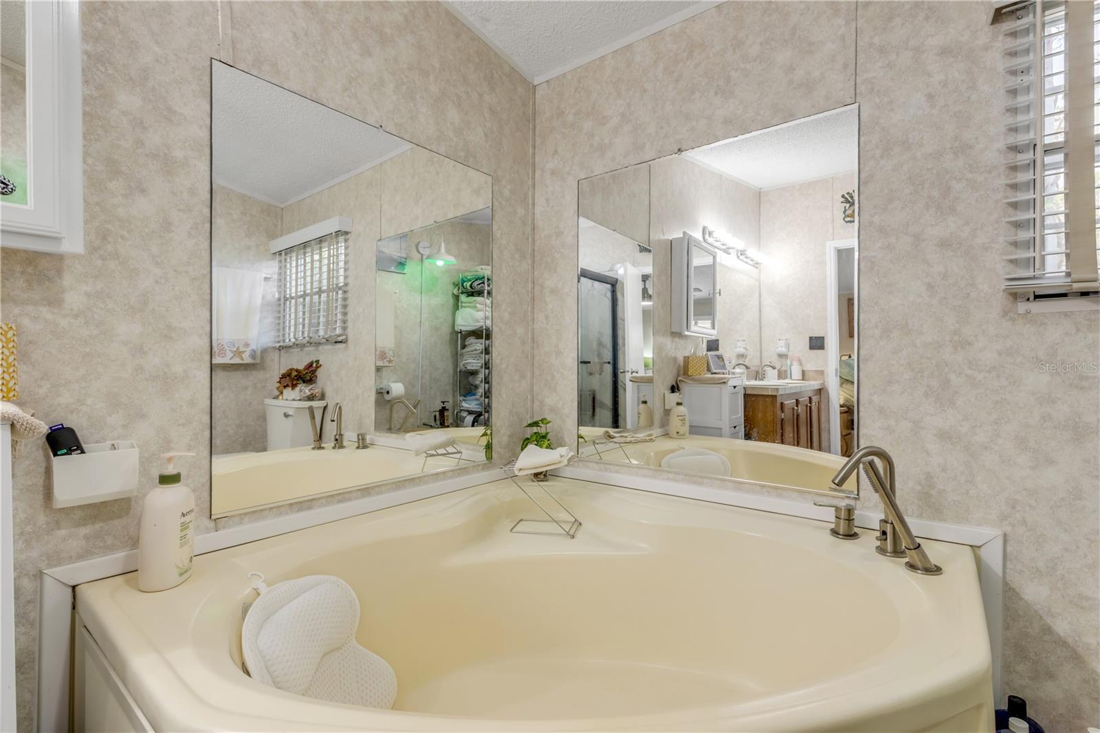 Image 33 of 80 For 2201 Ridgewood Avenue 28