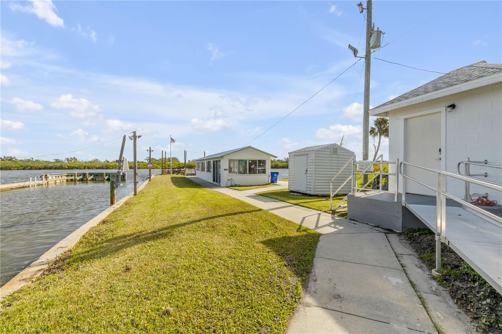 Image 64 of 80 For 2201 Ridgewood Avenue 28