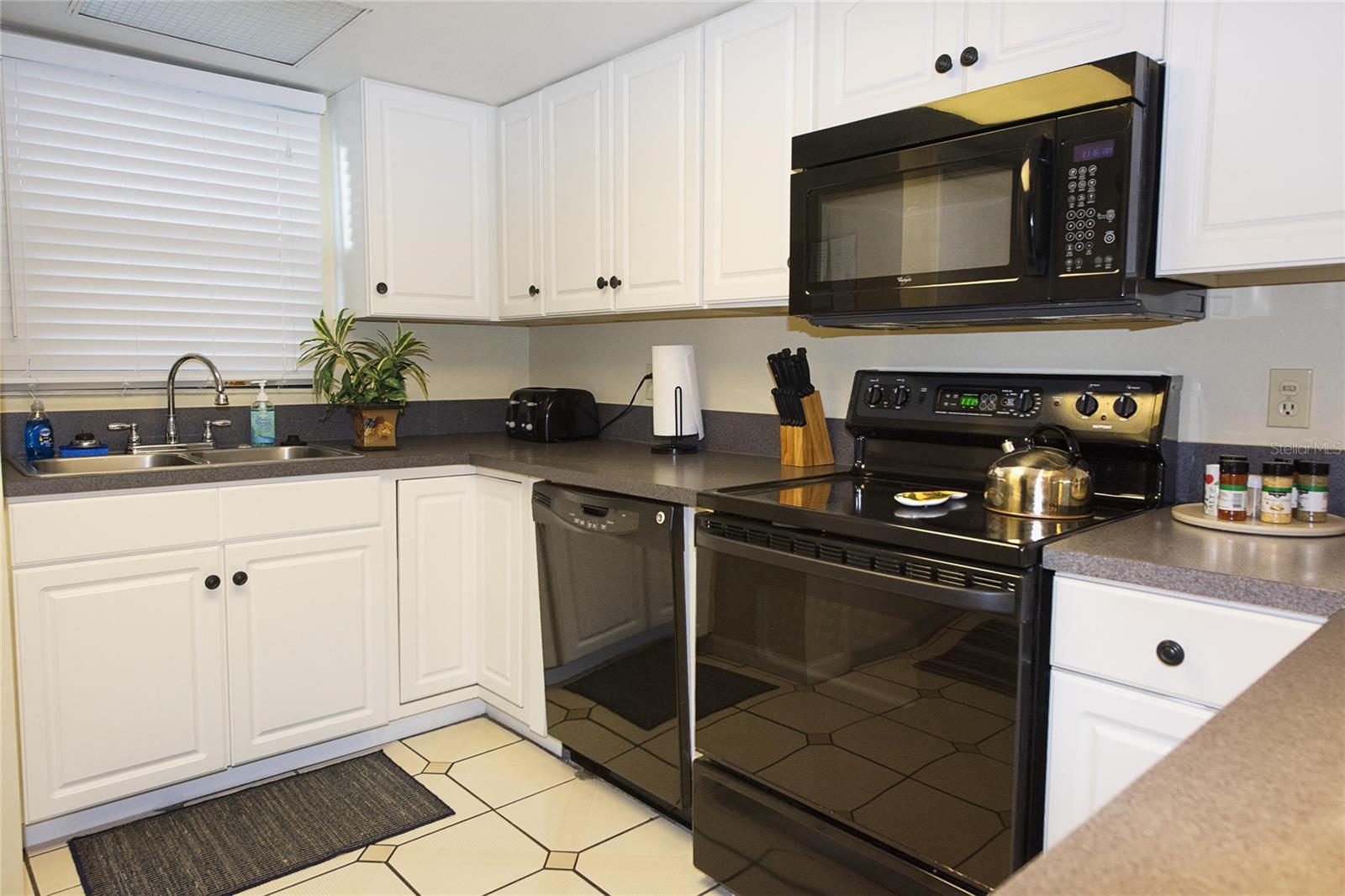 Image 11 of 14 For 1571 Atlantic Avenue 203