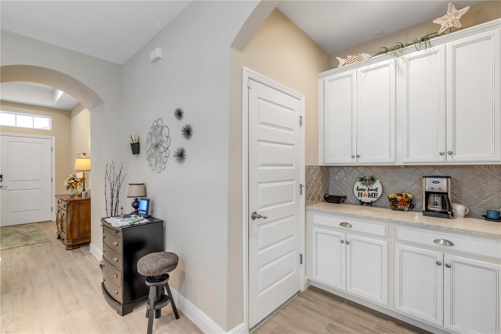 Image 16 of 91 For 206 Venetian Palms Boulevard