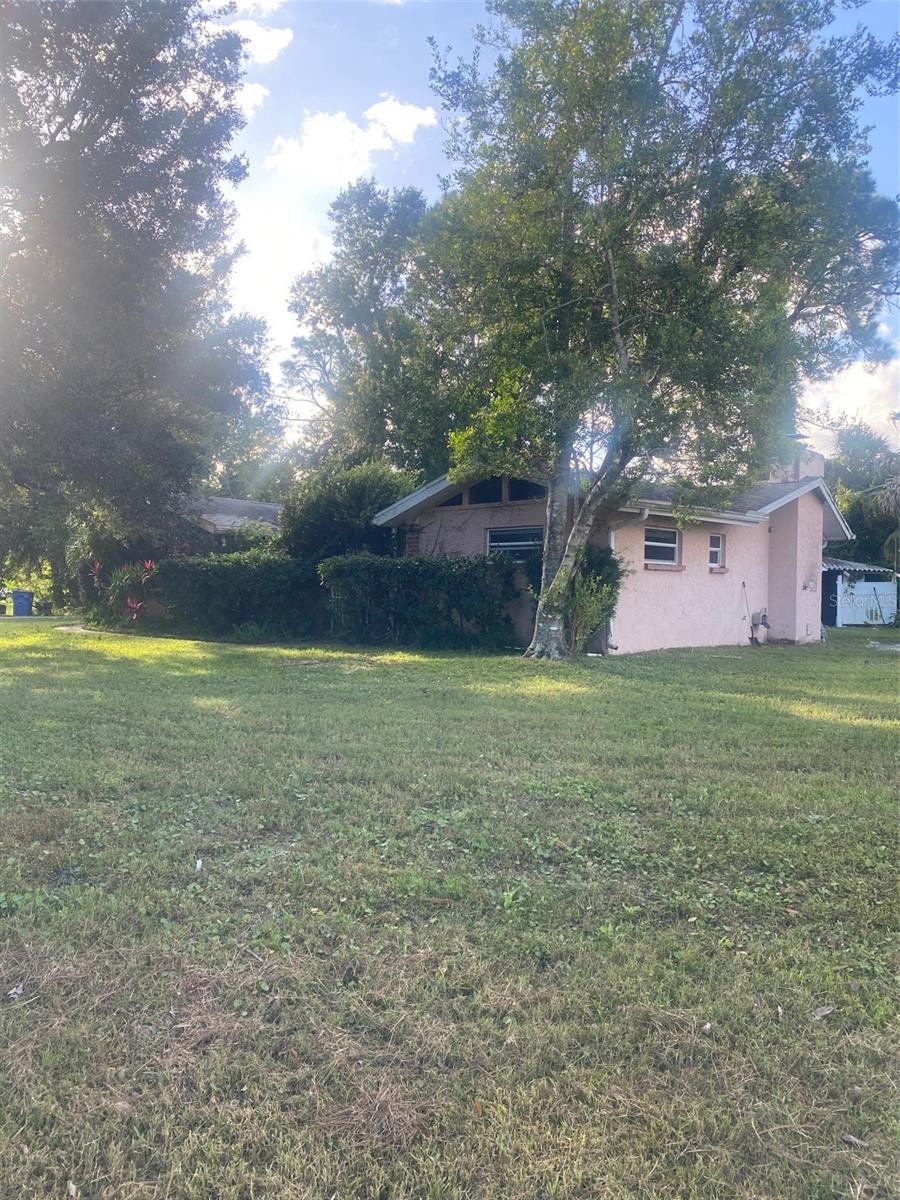 Image 3 of 11 For 2212 Woodland Drive