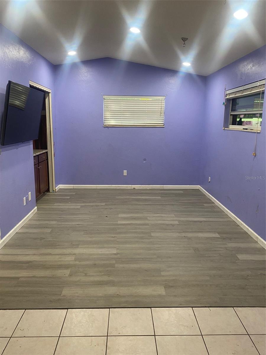 Image 7 of 11 For 2212 Woodland Drive