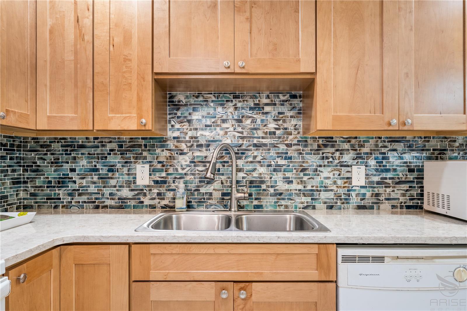 Image 18 of 37 For 638 Pine Street