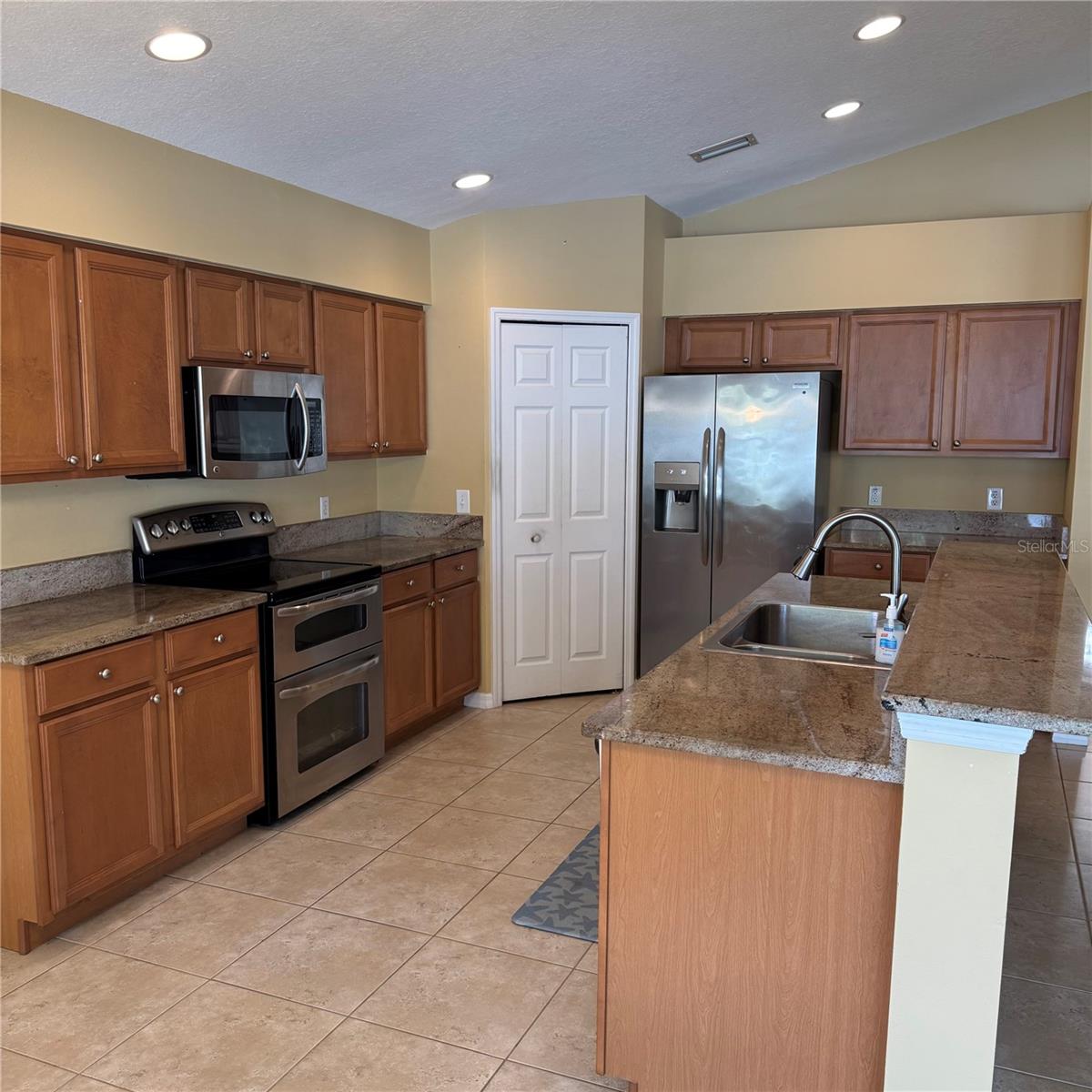 Image 16 of 19 For 653 Coral Trace Boulevard