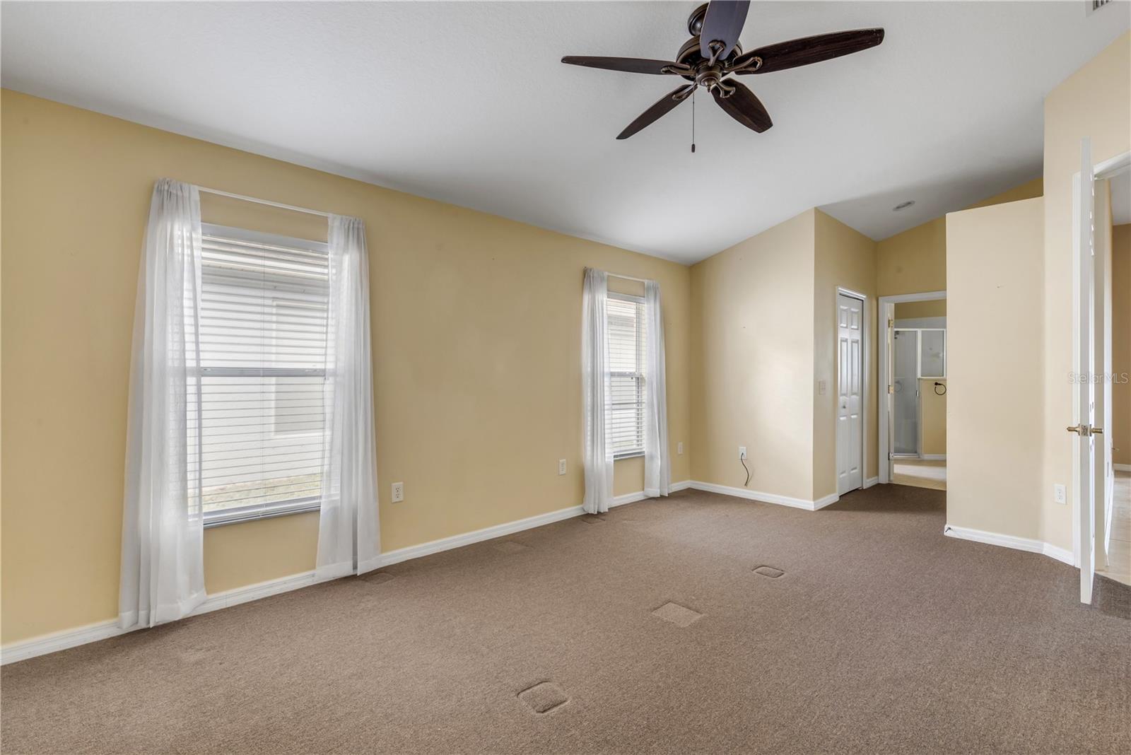 Image 24 of 52 For 653 Coral Trace Boulevard