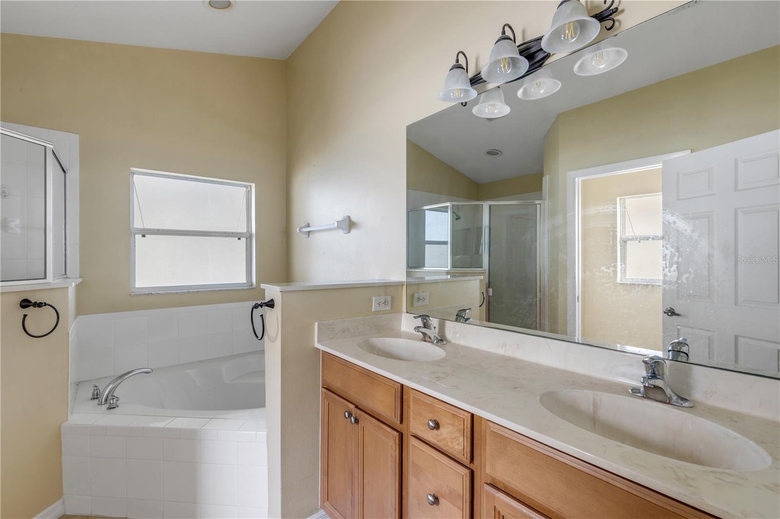 Image 27 of 52 For 653 Coral Trace Boulevard