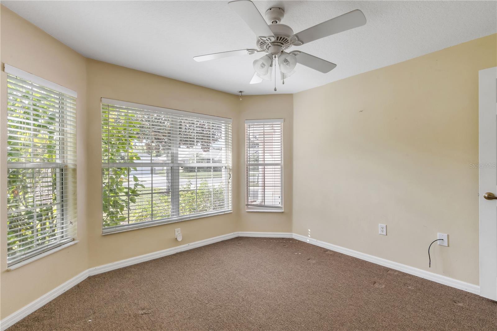 Image 31 of 52 For 653 Coral Trace Boulevard