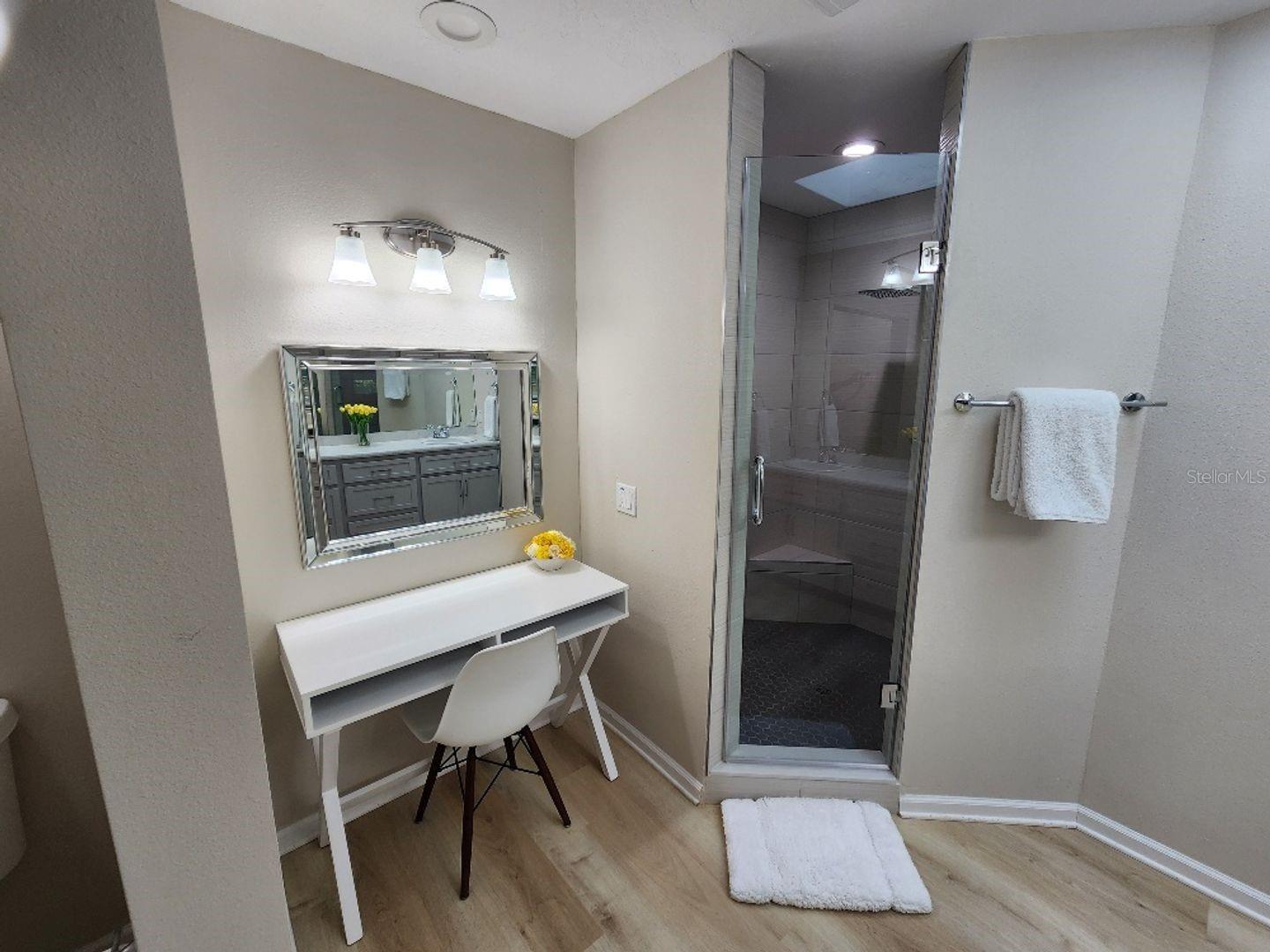 Image 15 of 24 For 55 Lake Fairgreen Circle