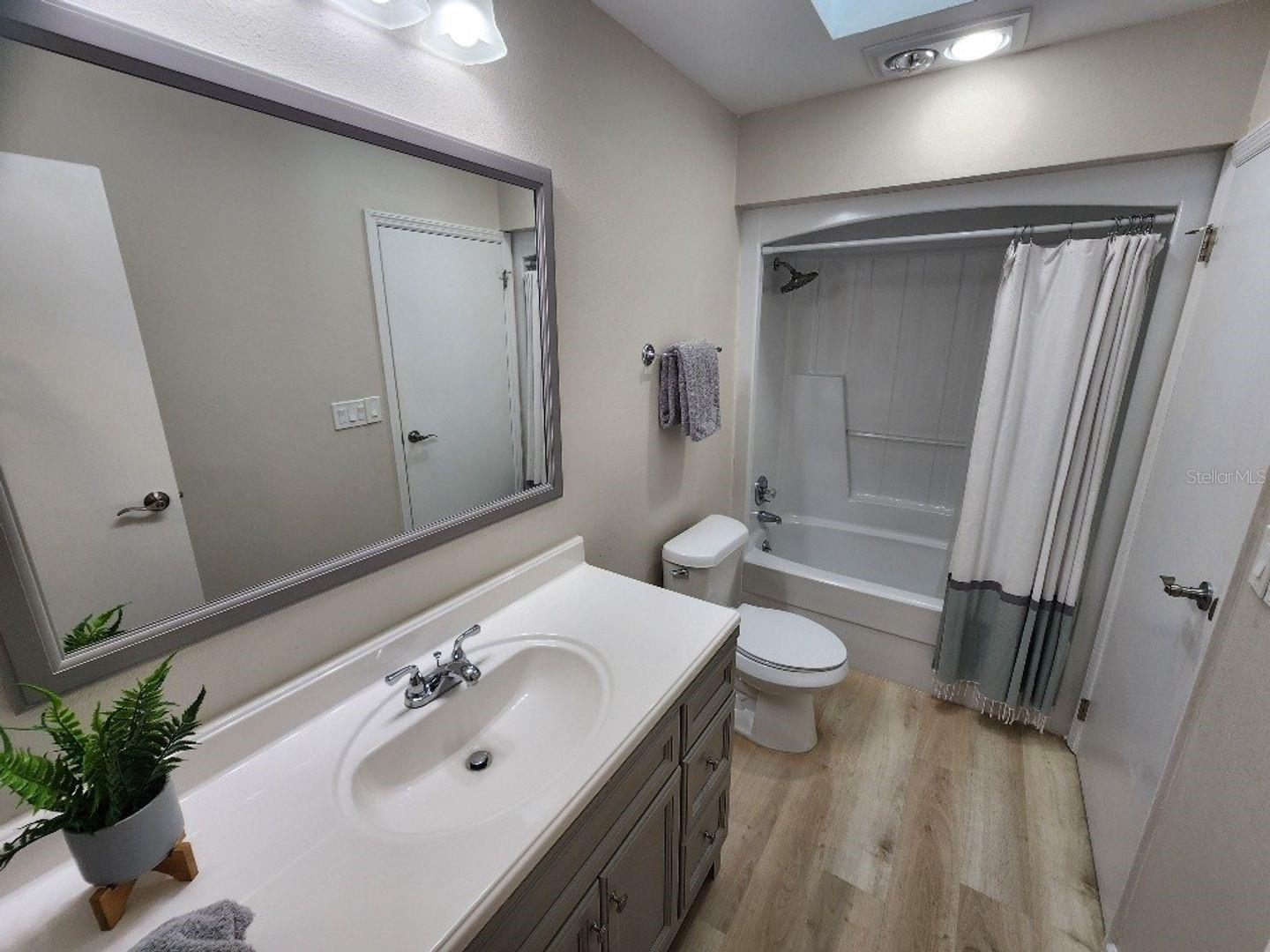 Image 20 of 24 For 55 Lake Fairgreen Circle