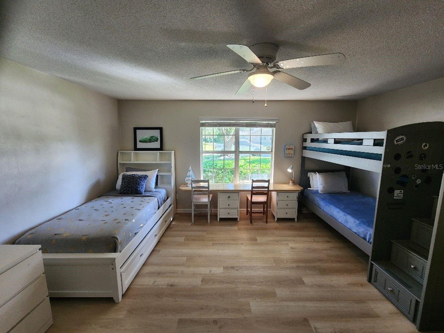 Image 21 of 24 For 55 Lake Fairgreen Circle