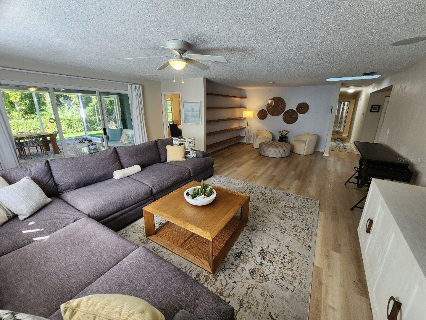 Image 8 of 24 For 55 Lake Fairgreen Circle