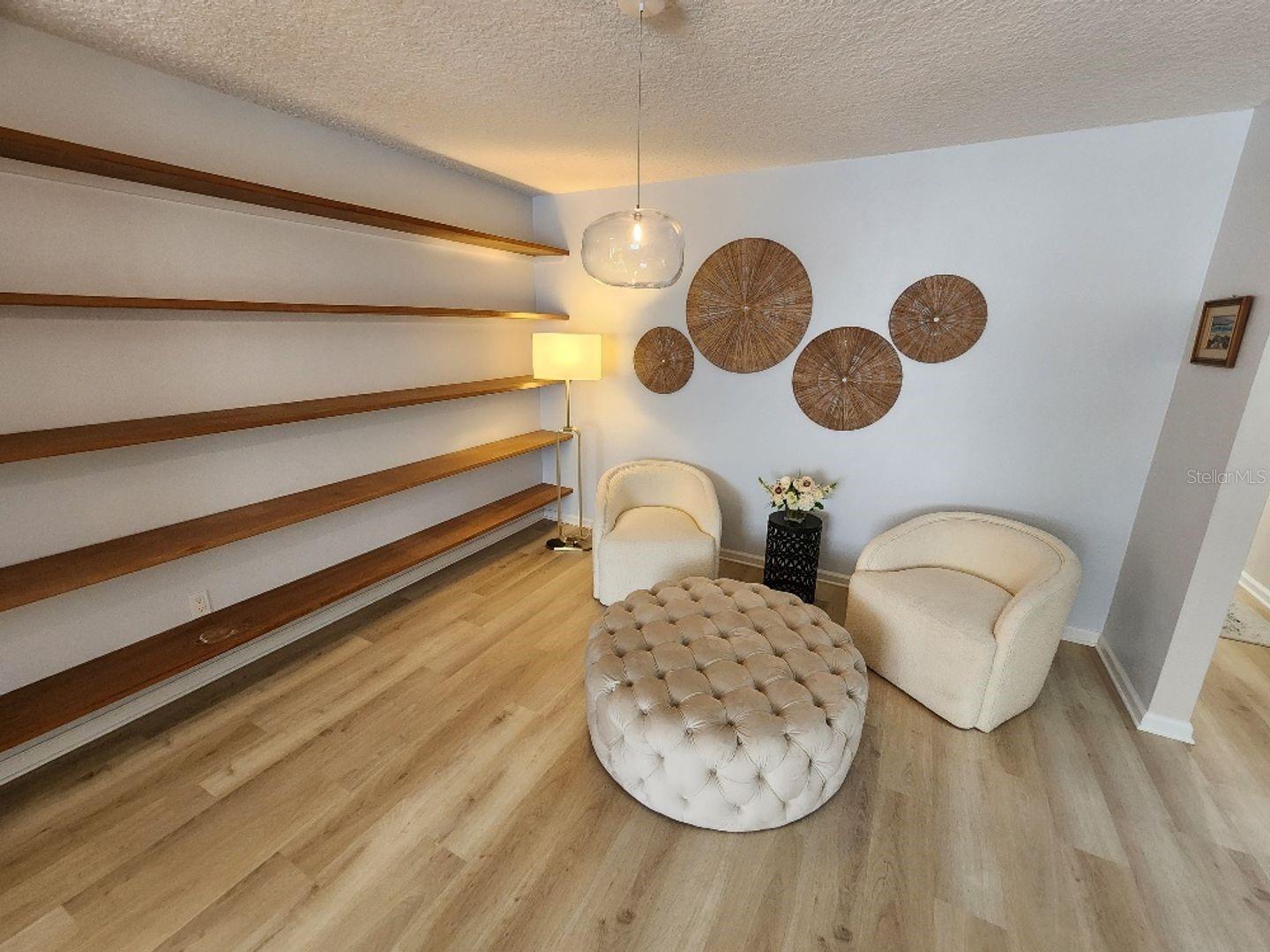 Image 9 of 24 For 55 Lake Fairgreen Circle