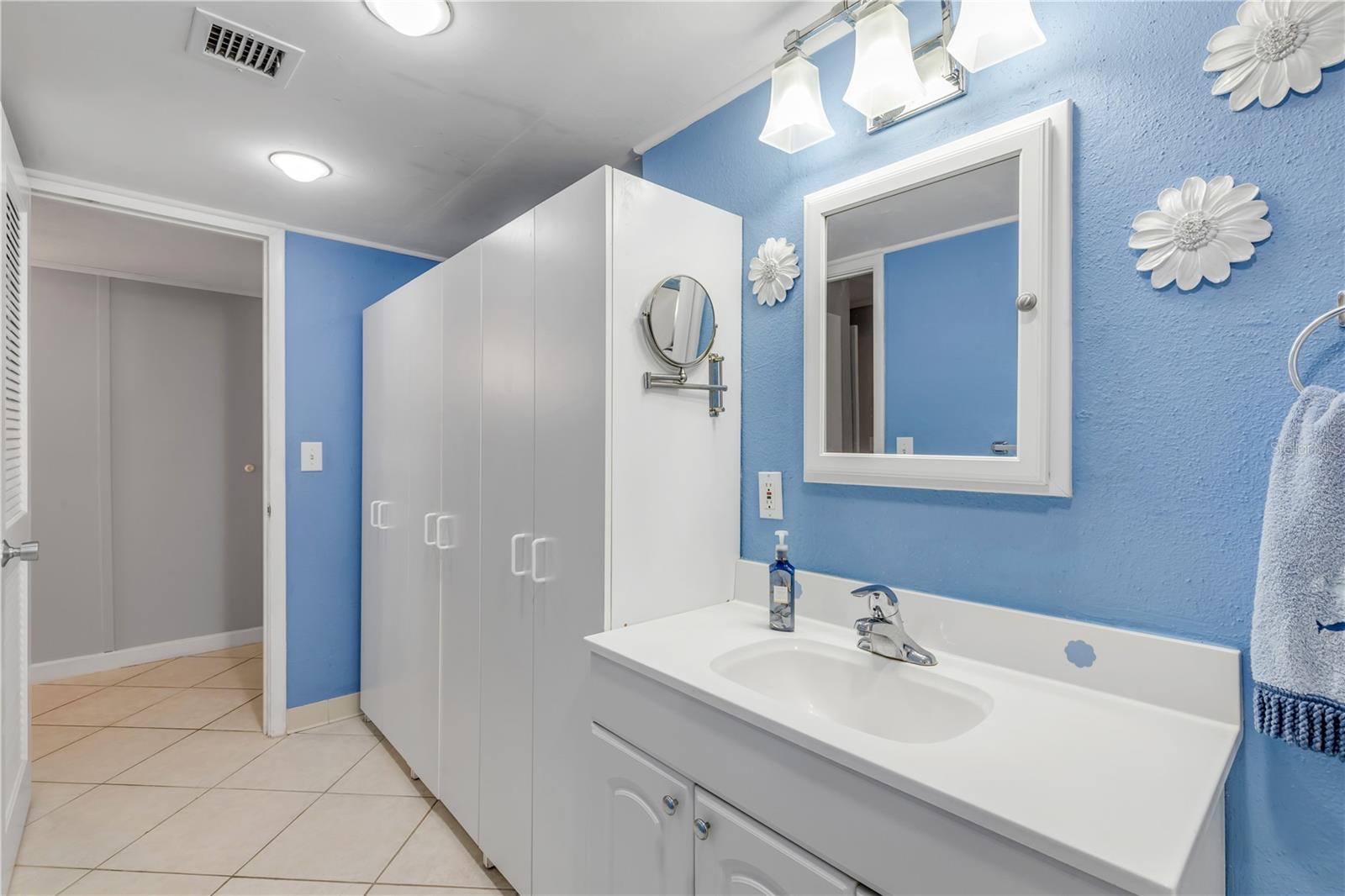 Image 37 of 61 For 5201 Atlantic Avenue 301a