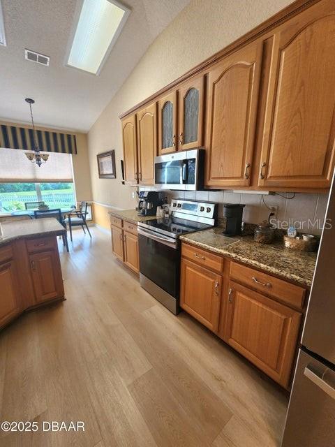 Image 10 of 24 For 704 Saw Palmetto Court