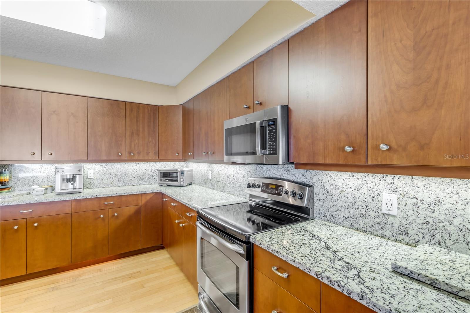 Image 11 of 65 For 5300 Atlantic Avenue 10-605