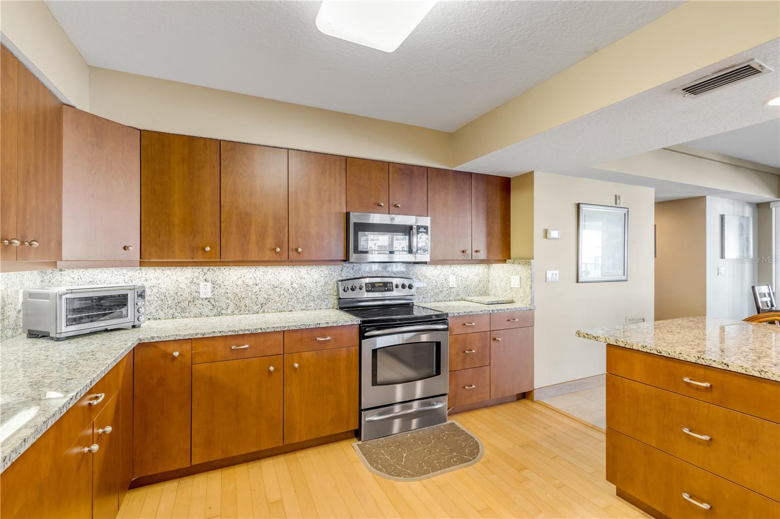 Image 12 of 65 For 5300 Atlantic Avenue 10-605