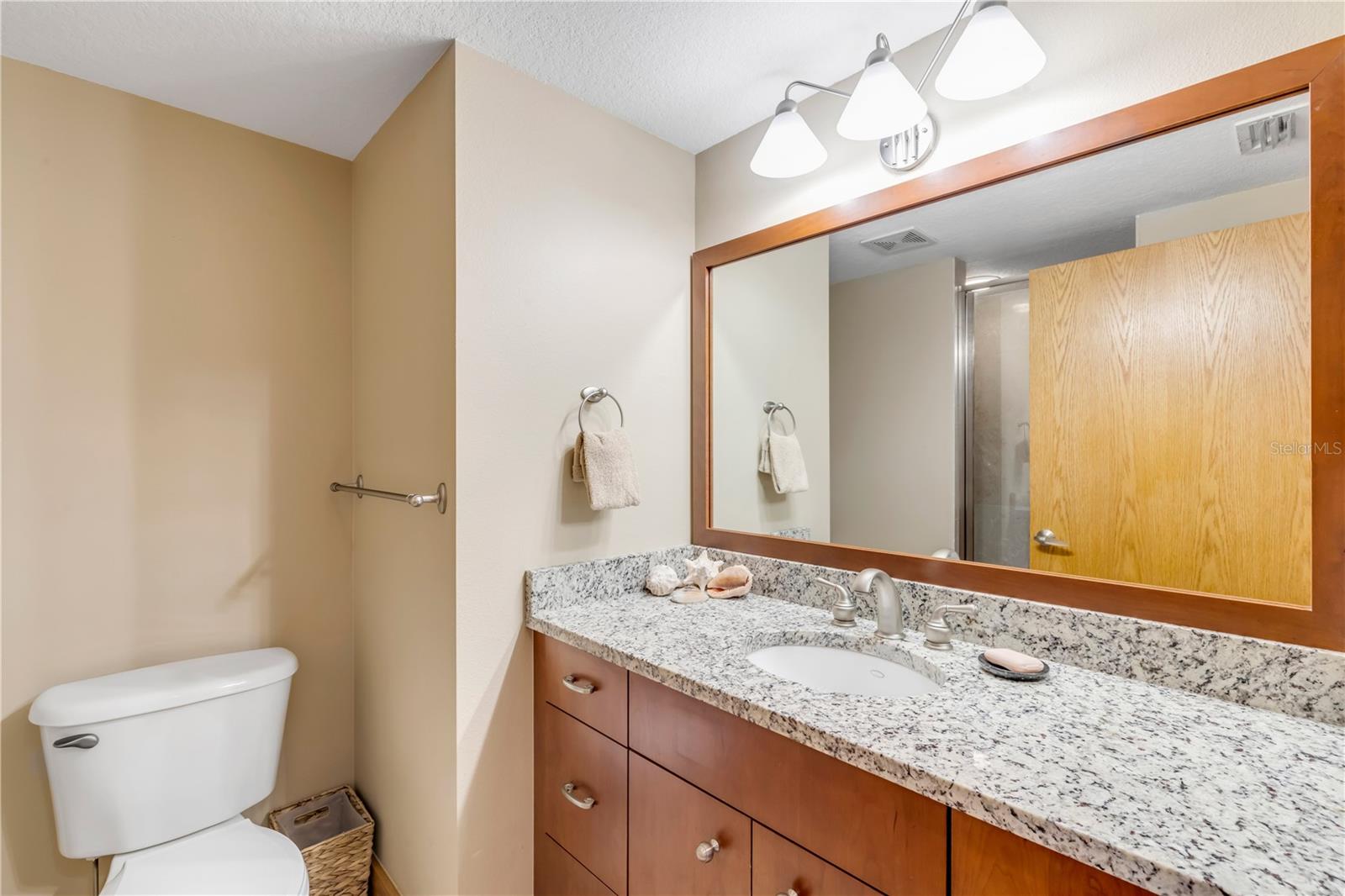 Image 37 of 65 For 5300 Atlantic Avenue 10-605