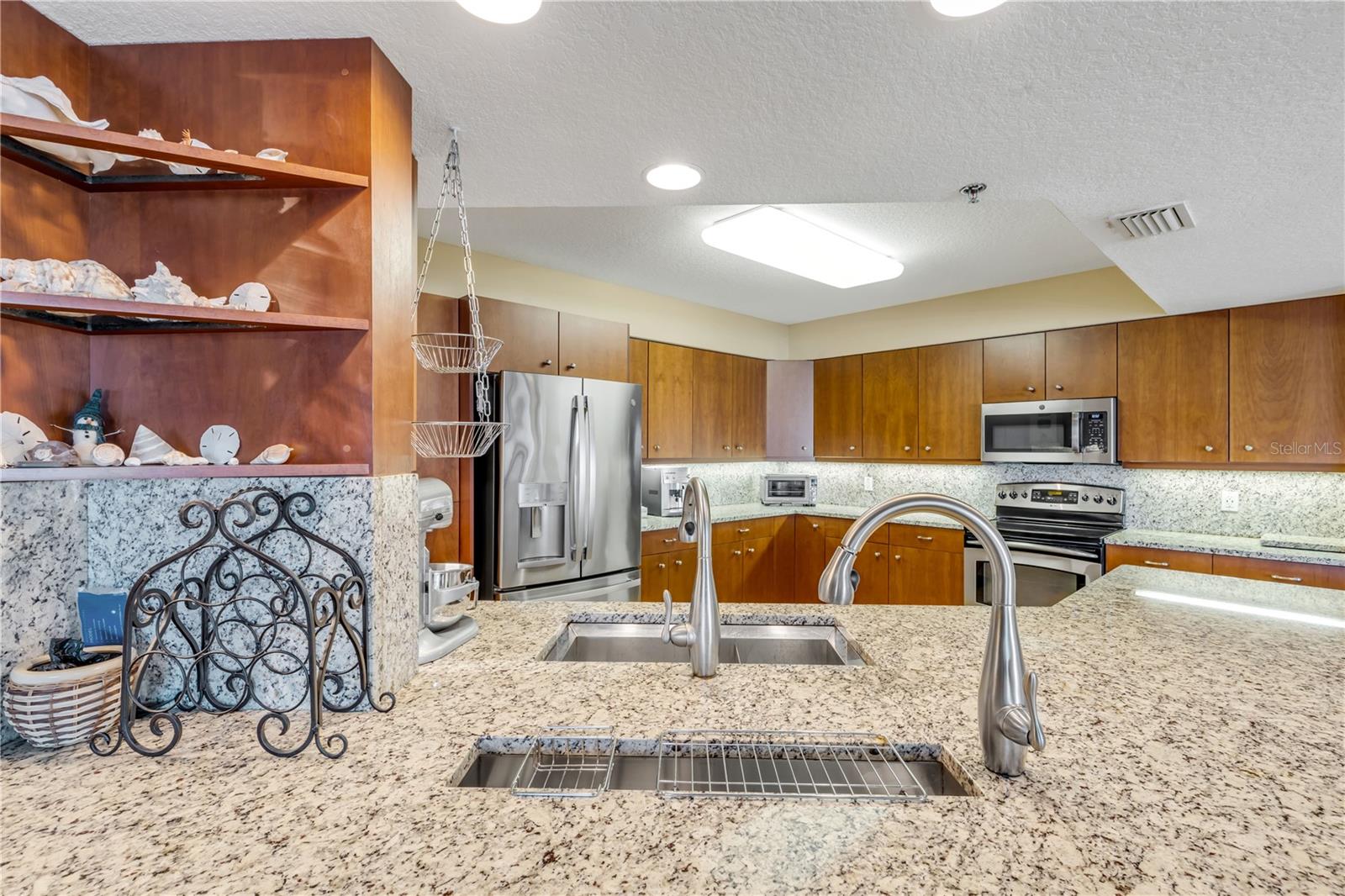 Image 8 of 65 For 5300 Atlantic Avenue 10-605