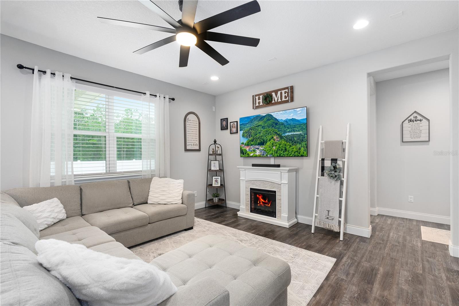 Image 15 of 72 For 20 Abacus Avenue