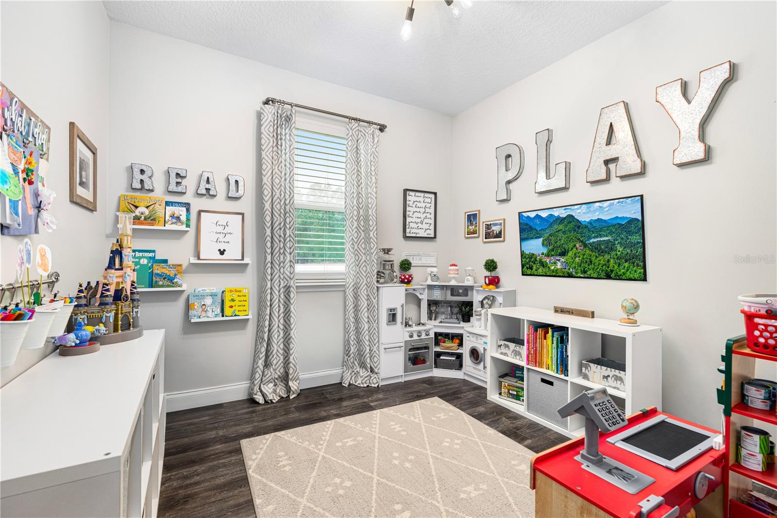 Image 25 of 72 For 20 Abacus Avenue