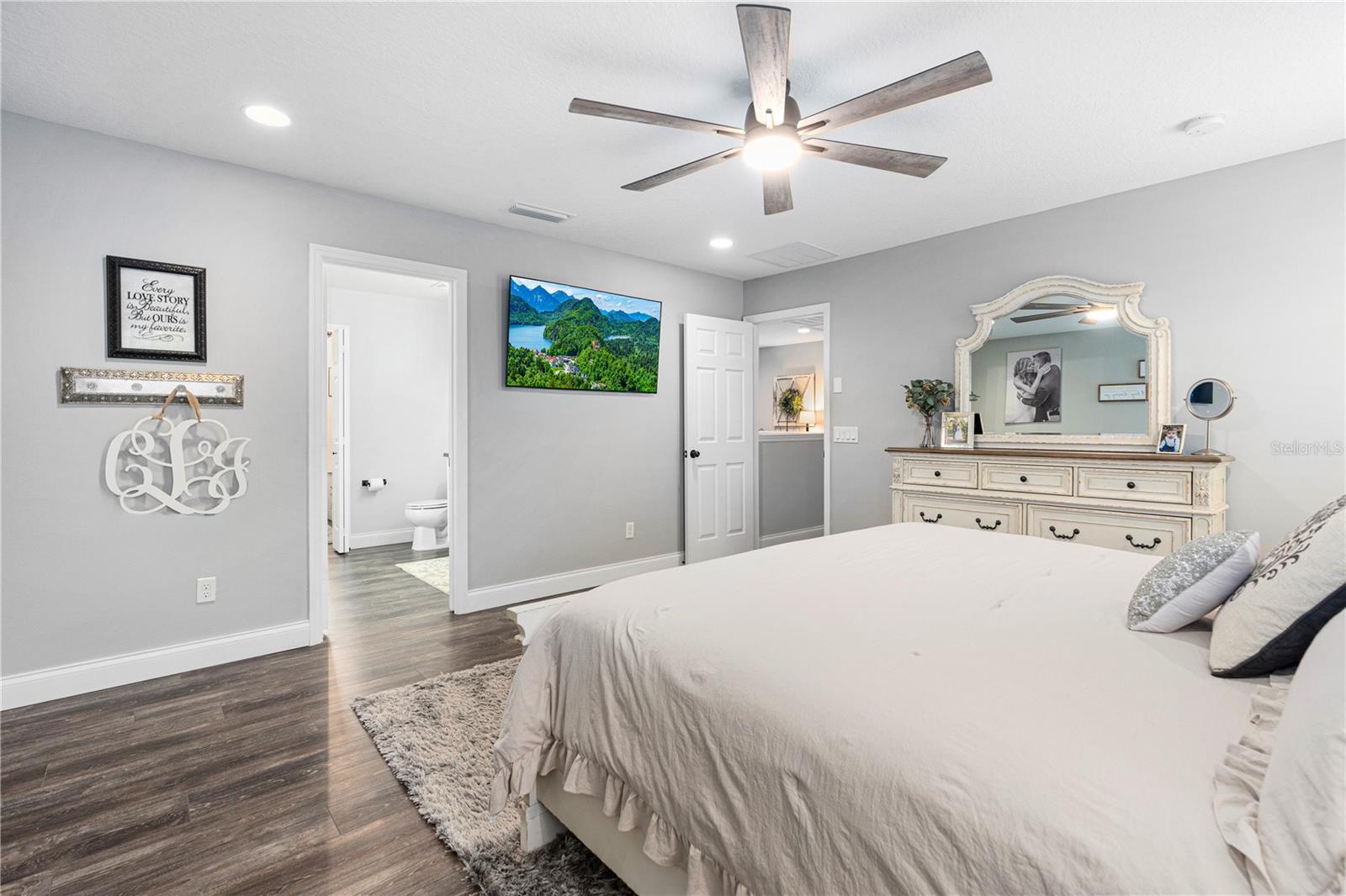 Image 32 of 72 For 20 Abacus Avenue