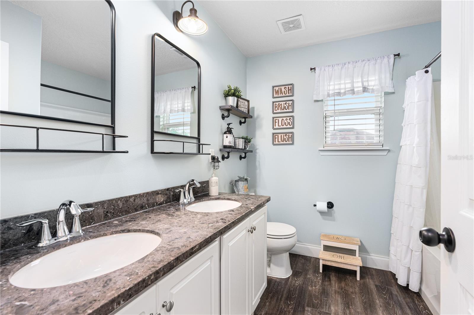 Image 44 of 72 For 20 Abacus Avenue