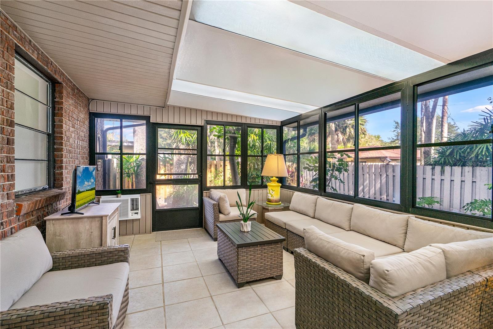 Image 26 of 39 For 3743 Jackson Street