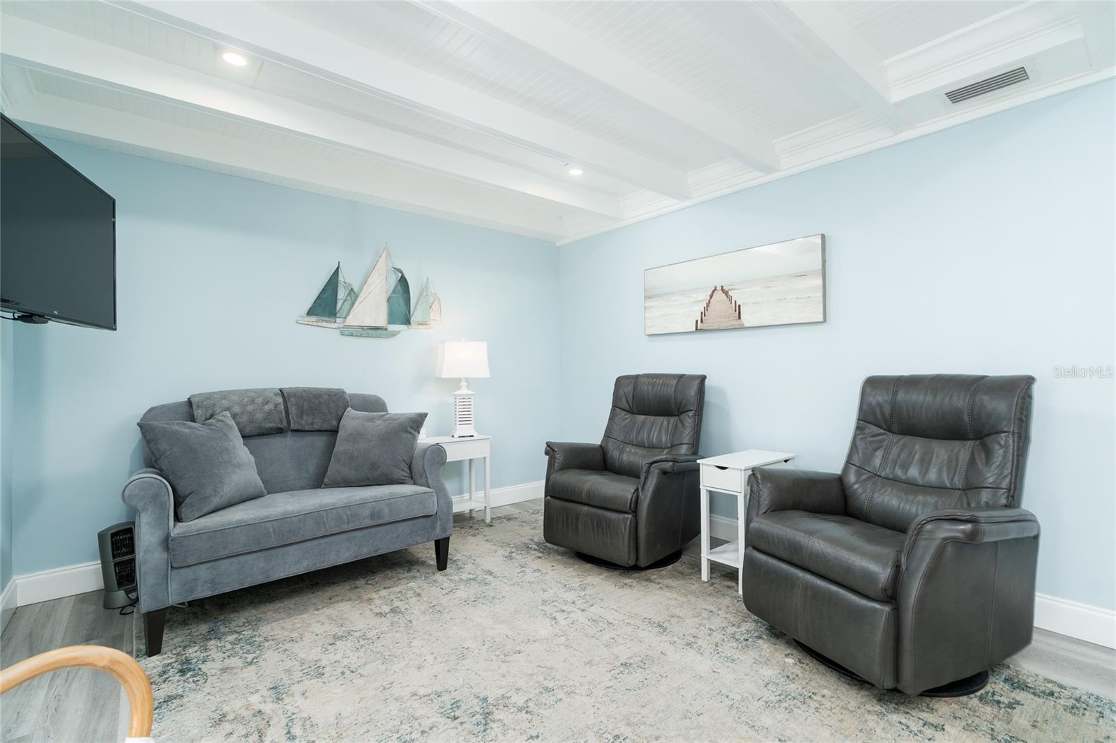 Image 18 of 52 For 838 17th Avenue