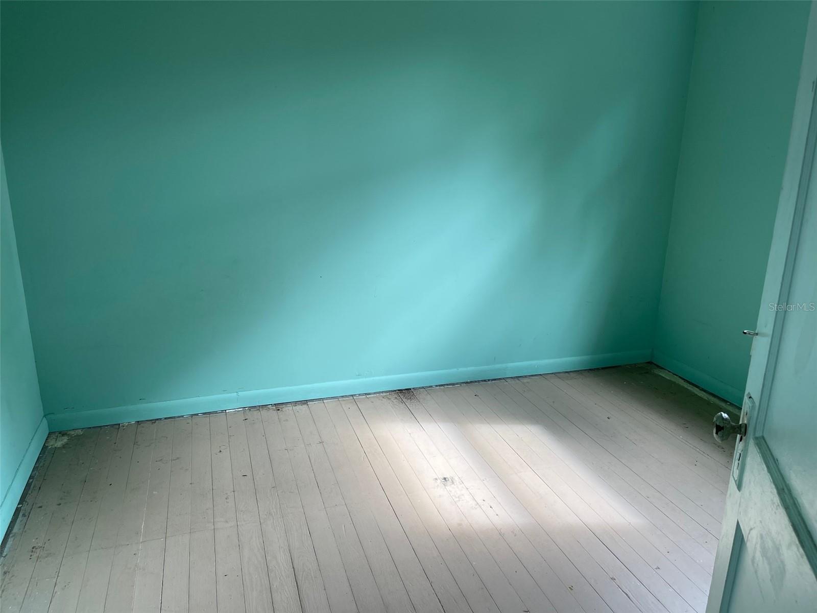 Image 10 of 11 For 142 Park Boulevard