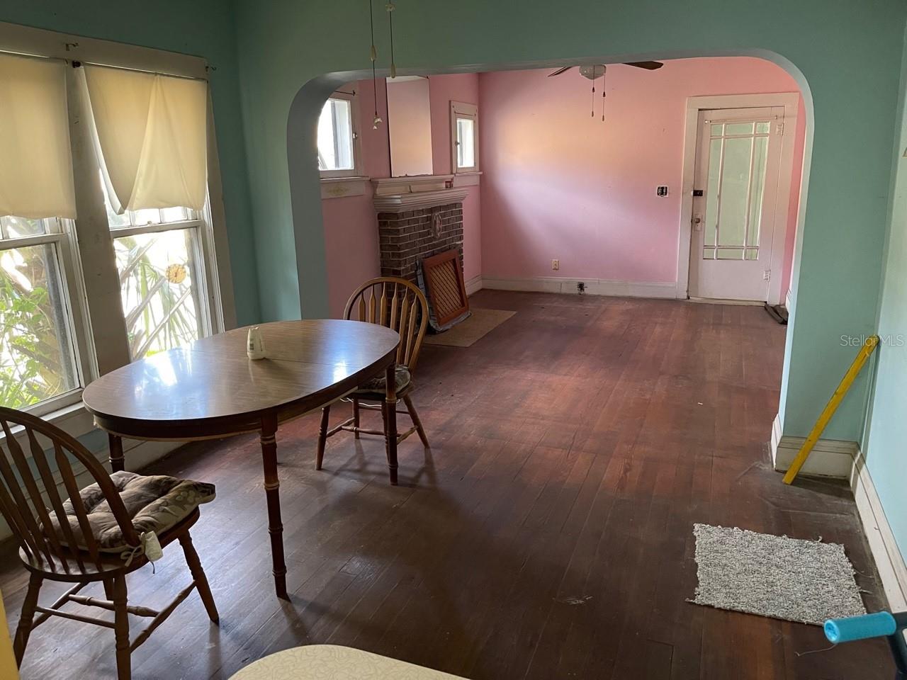 Image 3 of 11 For 142 Park Boulevard