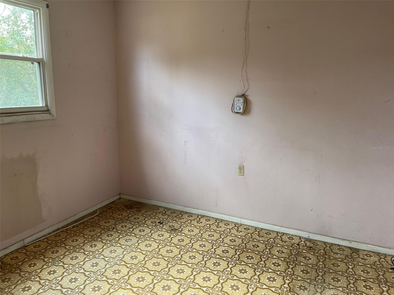 Image 9 of 11 For 142 Park Boulevard