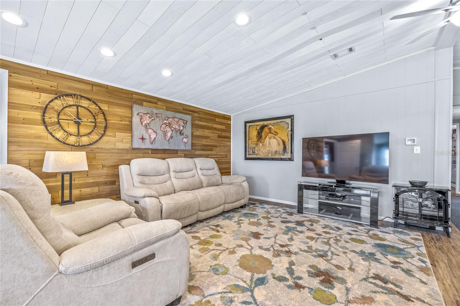 Image 14 of 65 For 251 Golden Bay Boulevard